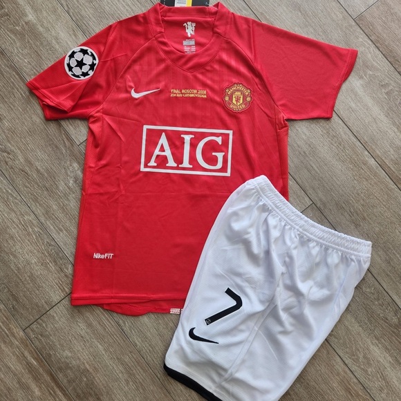 Manchester United Retro set for kids Ronaldo 7 - Picture 2 of 5